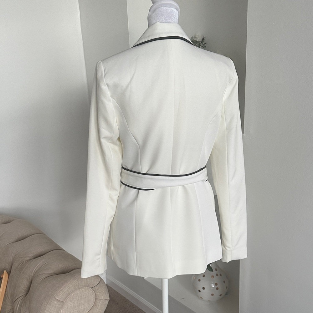 White House Black Market White Blazer with Black Piping - Picture 4 of 7